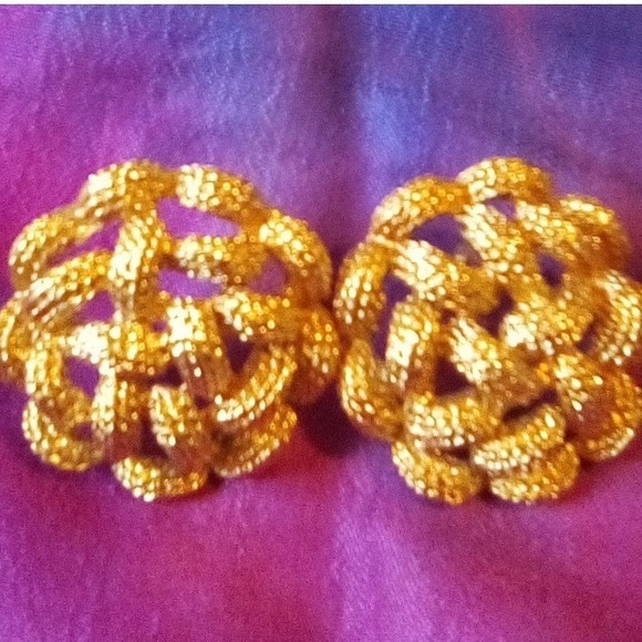 Vintage Gold Tone Woven Knot Stud Earrings Textured Statement Jewelry - Picture 1 of 5